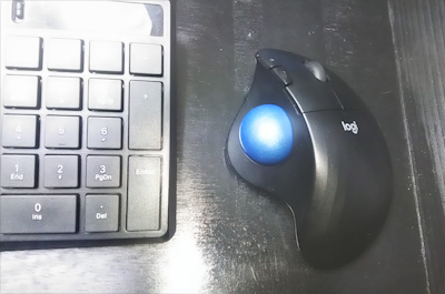 トラックボールマウスとキーボード
